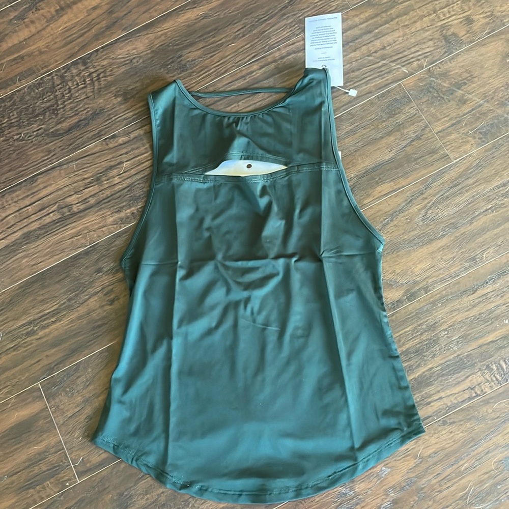 NWT BuffBunny Botanical Top- Nearly Natural